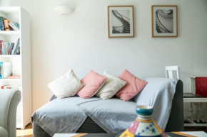 Bright spacious 2 bedroom flat in Zone 1